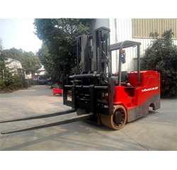 定制13.5吨平衡重叉车