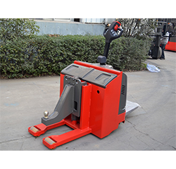 客户定制款4吨牵引车