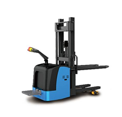 S15K—1.5吨站驾式托盘堆垛车